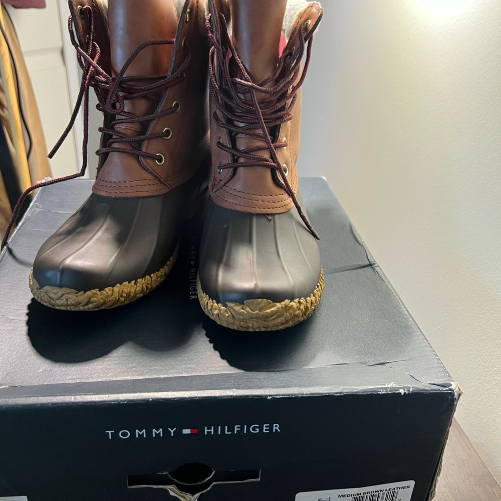 Tommy Hilfiger Brown and Black Lace-Up Boots